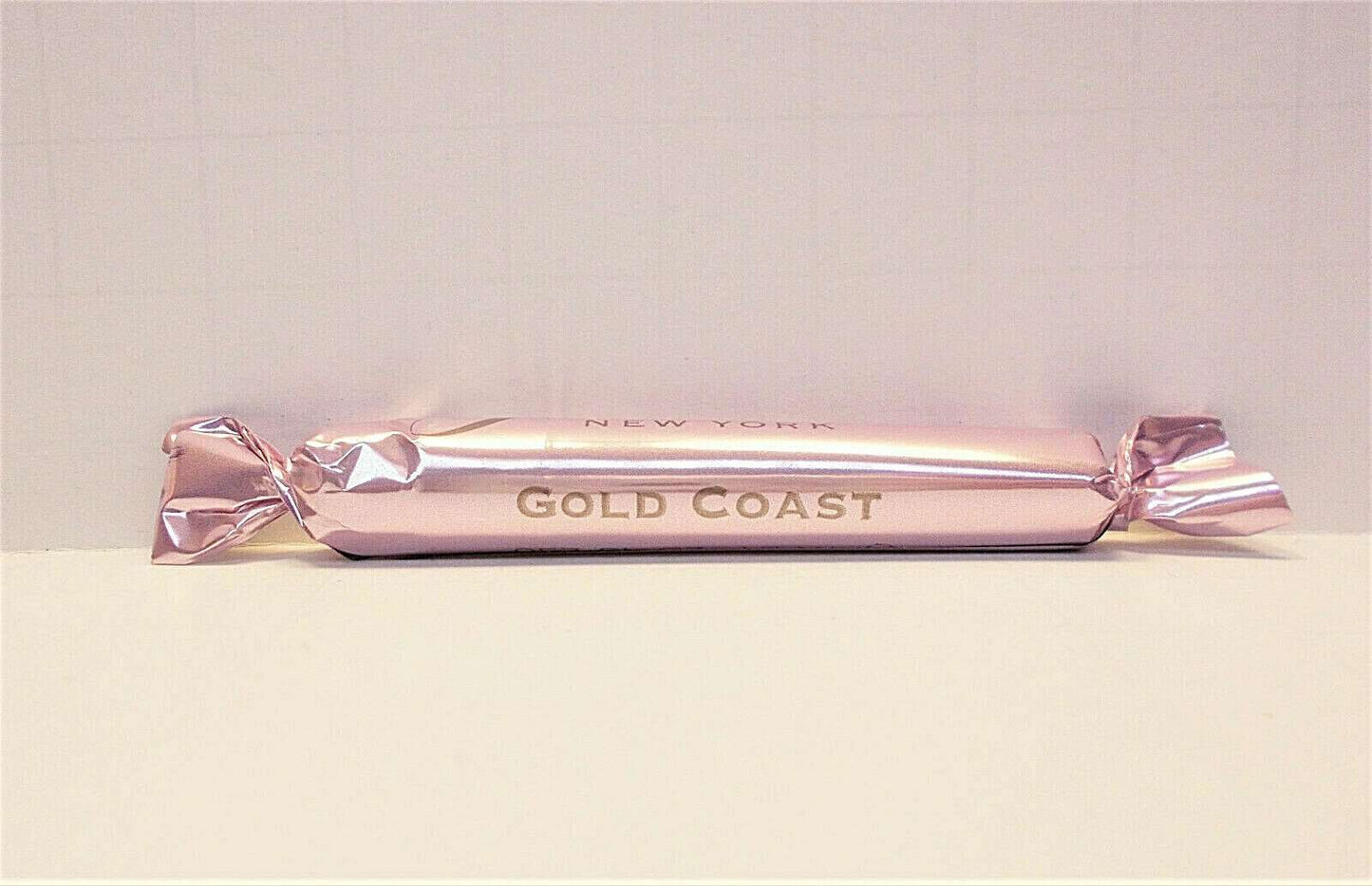 Bond No. 9 Gold Coast 1.7 ML 0.06 fl. oz. officiellt parfymprov, Bond No. 9 Gold Coast 1.7 ML 0.06 fl. oz. officiel parfumeprøve, Bond No. 9 Gold Coast 1.7 ML 0.06 fl. oz. officieel parfumstalen, Bond No. 9 Gold Coast 1.7 ML 0.06 fl. oz. official perfume sample, Bond No. 9 Gold Coast 1.7 ML 0.06 fl. oz. muestra de perfume oficial, Bond No. 9 Gold Coast 1.7 ML 0.06 fl. oz. hivatalos parfüm minta, Bond No. 9 Gold Coast 1.7 ML 0.06 fl. oz. campione di profumo ufficiale,
