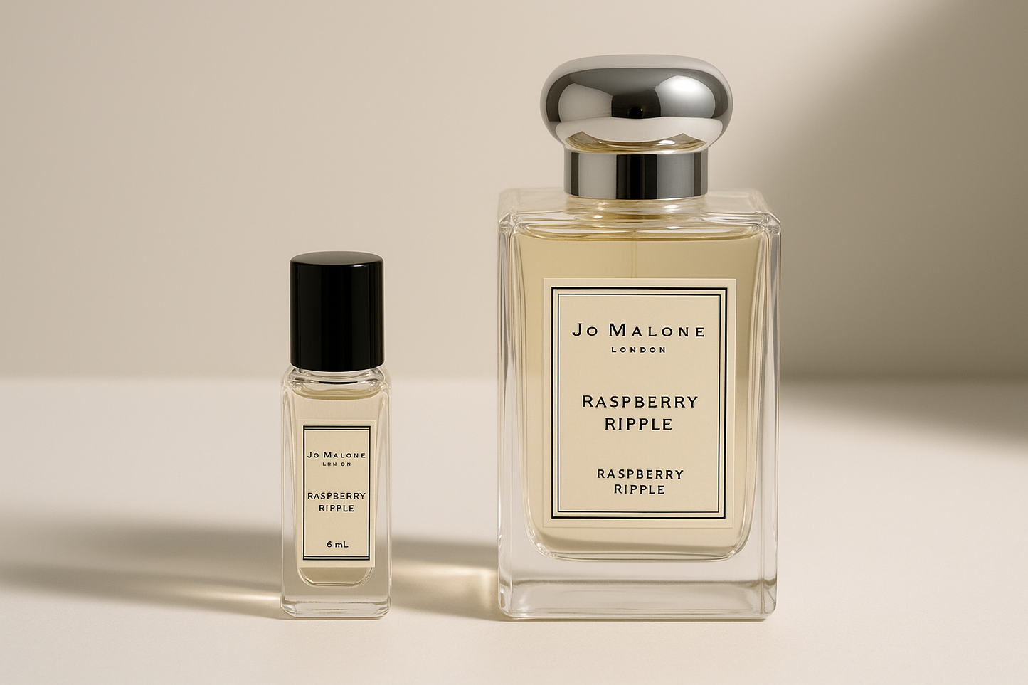 6-ml-Parfümprobe von Jo Malone Raspberry Ripple neben einer 100-ml-Flasche Jo Malone Raspberry Ripple
