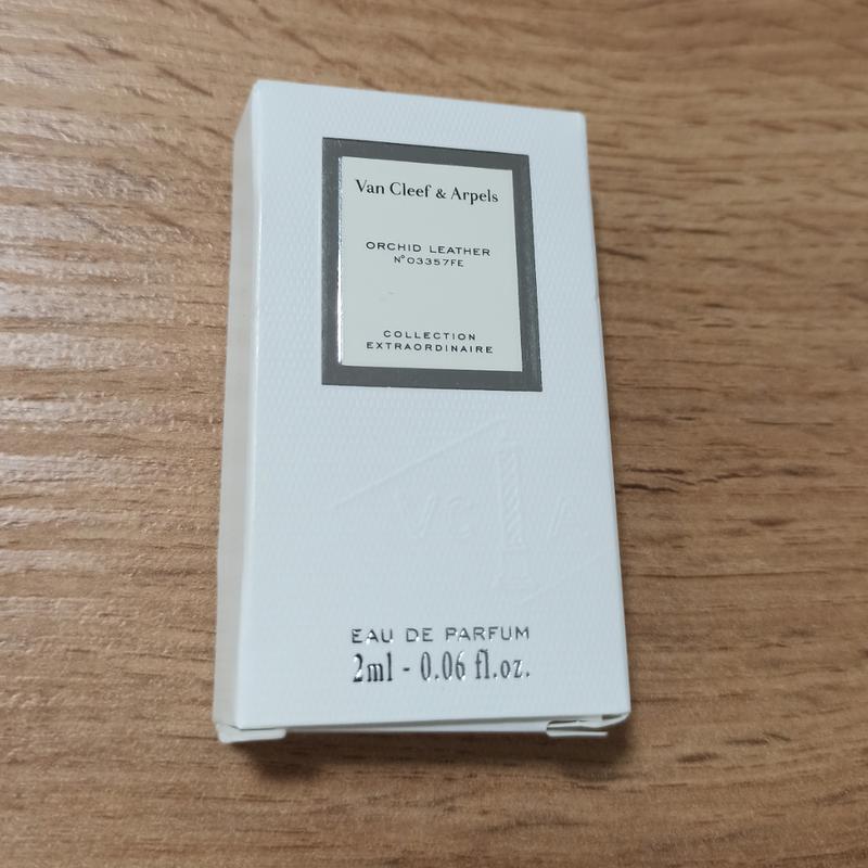 Van Cleef & Arpels Orchid Leather 2ml 0.06 fl. o.z. hivatalos parfüm minta, Van Cleef & Arpels Orchid Leather 2ml 0.06 fl. o.z. campione di profumo ufficiale, Van Cleef & Arpels Orchid Leather 2ml 0.06 fl. o.z. amostra oficial de perfume, Van Cleef & Arpels Orchid Leather 2ml 0.06 fl. o.z. 官方香水样品, Mostră oficială de parfum Van Cleef & Arpels Orchid Leather 2ml 0.06 fl. o.z., Van Cleef & Arpels Orchid Leather 2ml 0.06 fl. o.z. oficiální vzorek parfému,