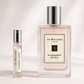 2-ml-Parfümprobe von Jo Malone Raspberry Ripple neben 100-ml-Parfümflasche von Jo Malone Raspberry Ripple