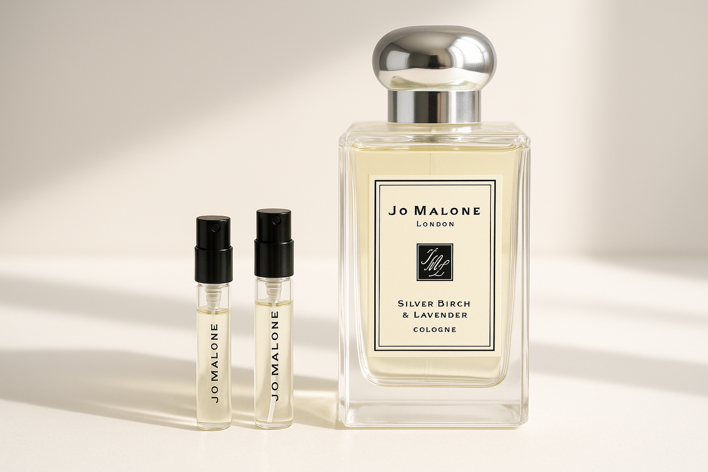 Jo Malone Silver Birch & Lavender Cologne Parfümproben 1 ml stehen neben Jo Malone Silver Birch 100 ml Duft