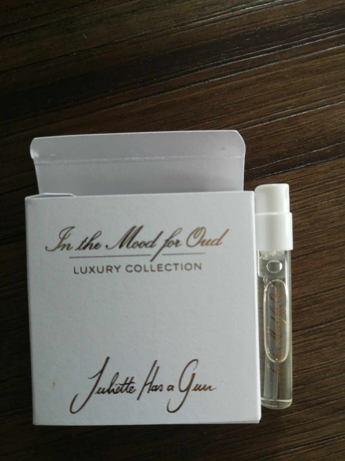Juliette Has a Gun In the Mood for Oud 1,7 ml oficjalna próbka parfum, Juliette Has a Gun In the Mood for Oud 1,7 ml offizielle Kundenbewertung, Juliette Has a Gun In the Mood for Oud 1,7 ml uradni vzorec parfum,